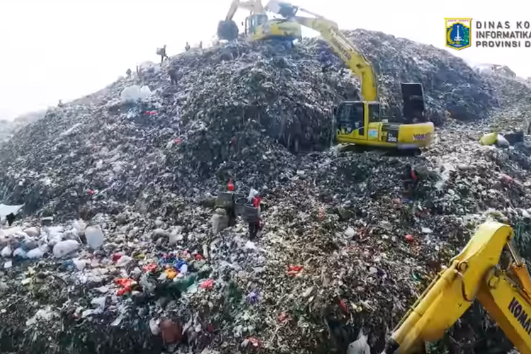 Hasilkan 7702 Ton Per Hari, Inilah Potret ‘Gunung Sampah’ di Bantar Gebang Bekasi yang Bikin Geleng Kepala