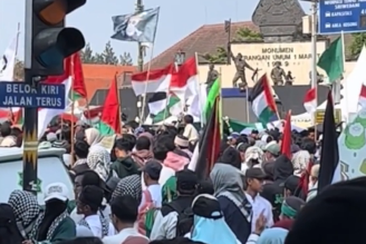 Menarik! Aksi Forum Islam dalam Bela Palestina, Bendera One Piece Ikut Berkibar di Titik Nol Yogyakarta