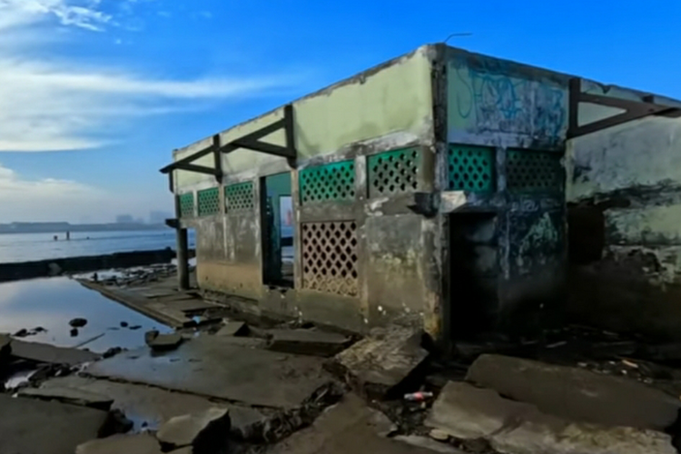 Ditinggalkan Sejak 2009! Masjid Ini Jadi Bukti Jika Jakarta Pada 2050 akan Tenggelam Hingga Kedalaman Capai..