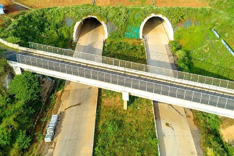 Diapit 3 Gunung Vulkanik, Proyek Jalan Tol yang Gandeng China di Jawa Barat Ini Harus Tembus Lembah dan Bukit