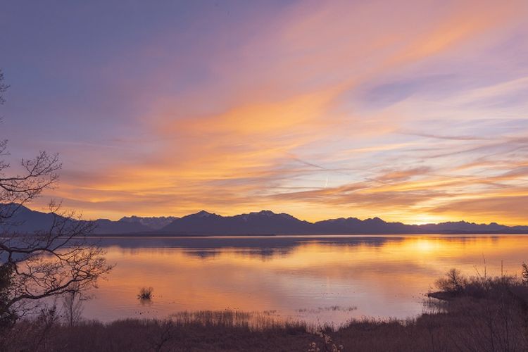 Lahir dari Bencana Alam 2012 Silam, Danau Cantik di Maluku Tengah Ini Diberi Nama…