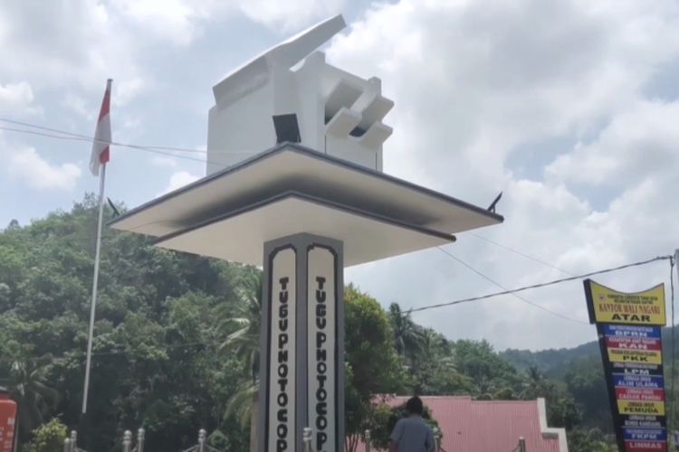 Punya Bentuk Tugu Paling Unik, Rupanya Desa di Tanah Datar Sumatera Barat ini Penghasil Juragan…