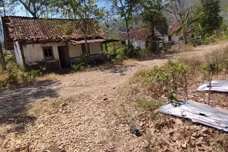 Infrastruktur Tak Mendukung, Sebuah Kampung Kecil di Jawa Tengah Ini Ditinggalkan Penduduknya