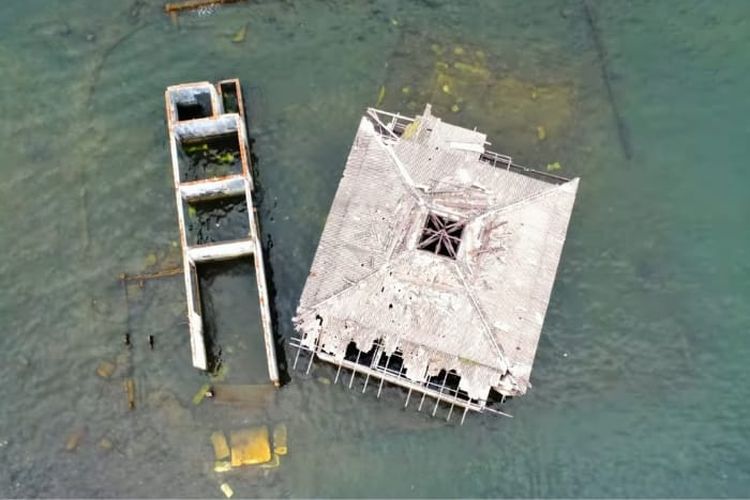 Hanya  7 km dari Monas, Masjid Tenggelam di Tengah Laut Ini Jadi Sinyal Bahaya Untuk Jakarta, Namanya..
