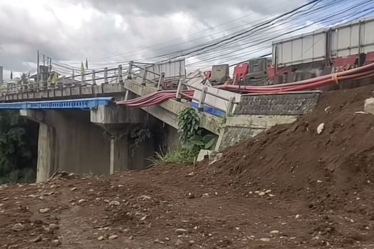Jembatan di Sukabumi Amblas Padahal Baru Pondasi, Warga Kritik dan Kecam Anggaran Rp19,49 Miliar Raib!