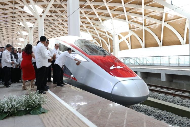 Whoosh! Ayo Naik Kereta Cepat Bareng BRImo, Ada Banyak Promo!