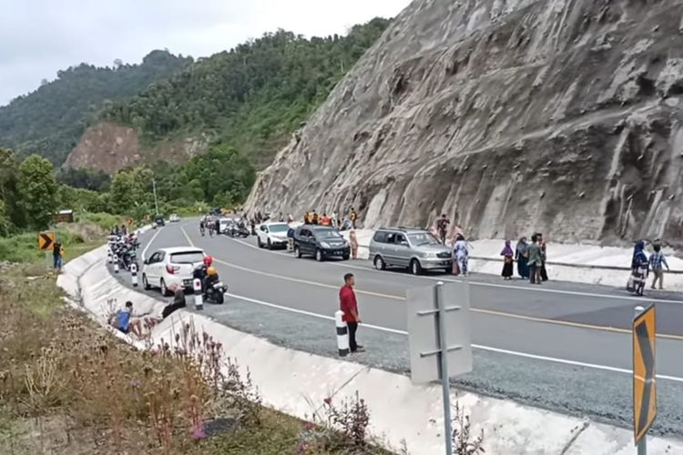 Jalur Tulungagung – Trenggalek Dibuka, Wisatawan Bakal Dimanjakan Pemandangan Laut, Bukit, dan Tebing?