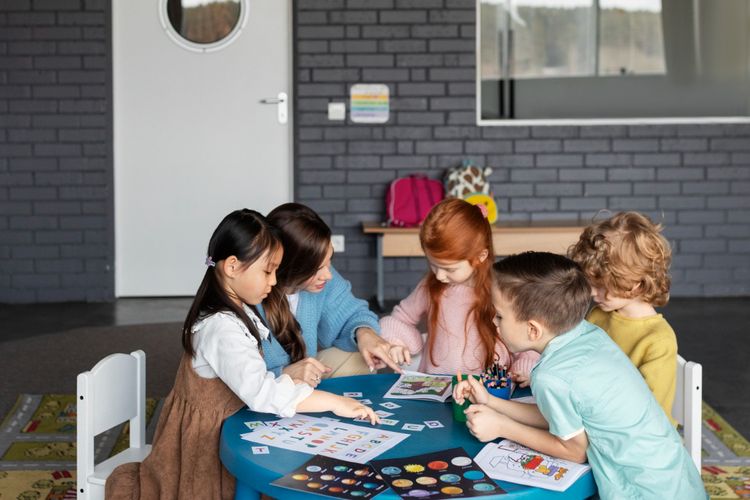 Pendidikan di Kelas Membosankan? Ice Breaking Bisa Jadi Solusi Hidupkan Suasana Belajar Bagi Siswa