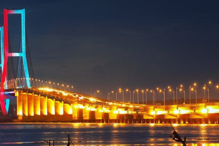 Intip 5 Fakta Pembangunan Jembatan Suramadu yang Habiskan Dana APBN Rp4,5 Triliun, Terpanjang se-Indonesia?
