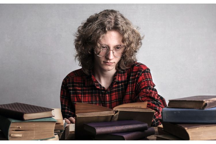 Bukannya Sok Pintar, Intip 6 Fakta Kebiasaan Orang Jenius Ber-IQ Tinggi, Tempat Berantakan Salah Satunya?