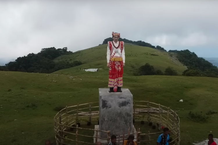 Warga Desa Sunu NTT Lakukan Ritual Ini di Depan Patung Presiden Jokowi, Ada yang Menarik Perhatian!
