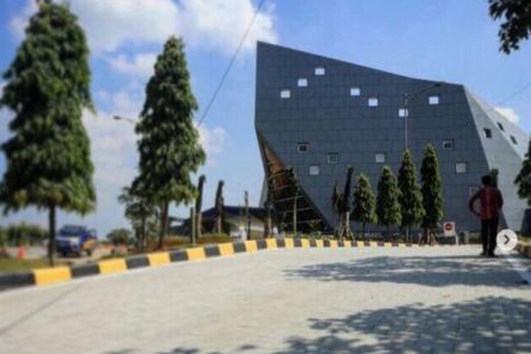 Habiskan Dana Rp10 Miliar, Masjid Termegah di Rest Area Bandung Ini Dituding Terkait dengan Simbol Iluminati?