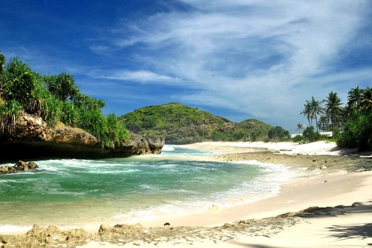 Bikin Candu! Wisata Pantai di Pacitan Jawa Timur Ini Punya Pemandangan Eksotis, Auto Betah Main Seharian