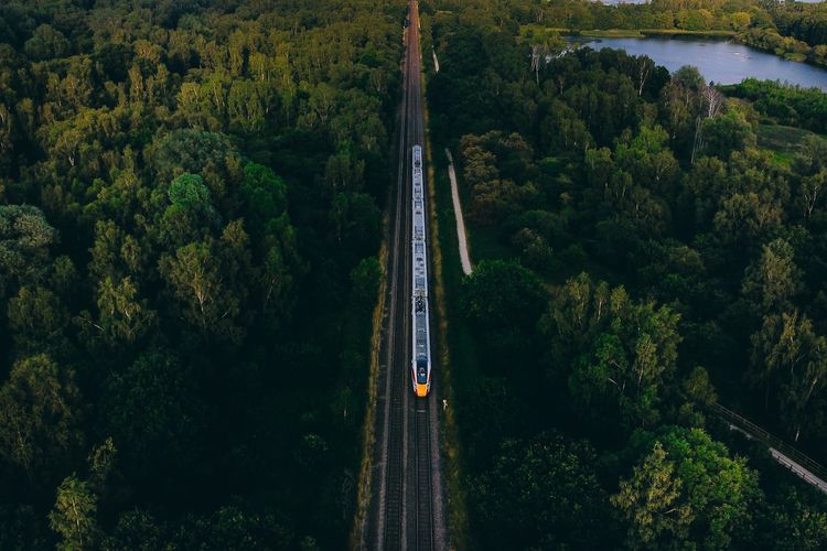 Berdiri Sejak Abad 19, Ternyata Inilah Stasiun Pertama dengan Sistem Kereta Bandara di Indonesia