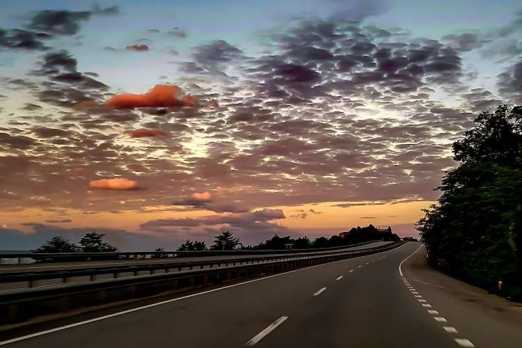 Dikerjakan 150 Insinyur, Jalan Tol Jawa Barat Ini Punya 2 Terowongan Kembar, Habiskan Hampir Rp20 Miliar?