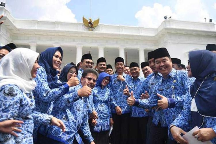 Yakin Gak Pengen? Intip Gaji Pokok Lulusan S1 Jika Diterima Jadi PNS Tahun 2024 Mendatang dengan Masa Kerja 0 Tahun