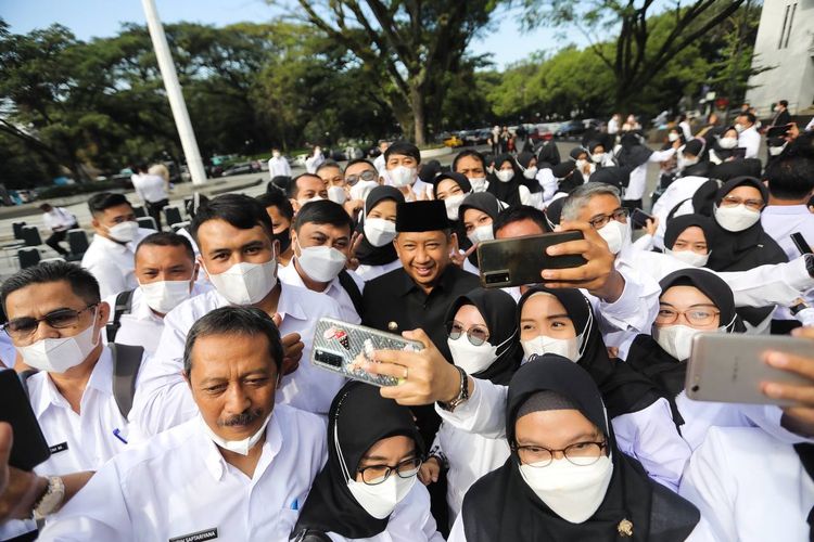 Resmi! Joko Widodo Tanda Tangani UU ASN, Nasib 2,3 Juta Tenaga Honorer Jadi Sorotan, Bakal Ada PHK?