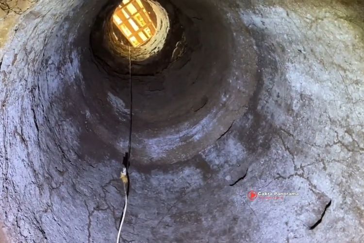 Dianggap Gila, Warga Gali Pekarangan Mushalla di Mojokerto Selama 23 Tahun dan Temukan Istana Bawah Tanah