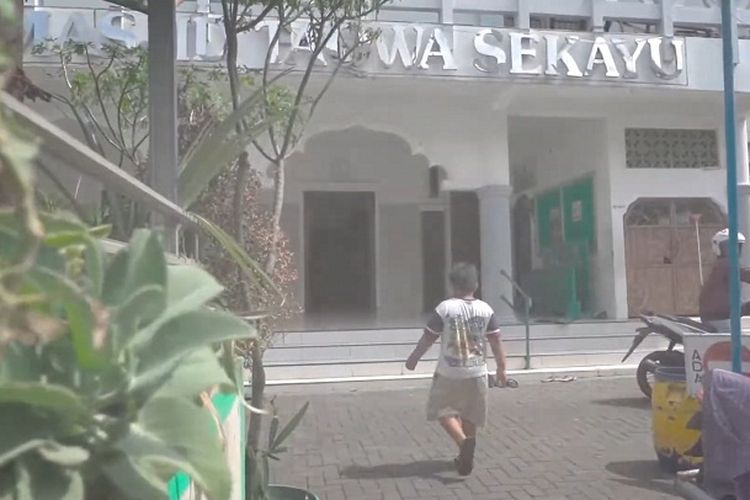 Innalillahi, Mahasiswa Unnes Ditemukan Meninggal Setelah Sholat Tahajud dan Wiridan di Masjid Sekayu Semarang