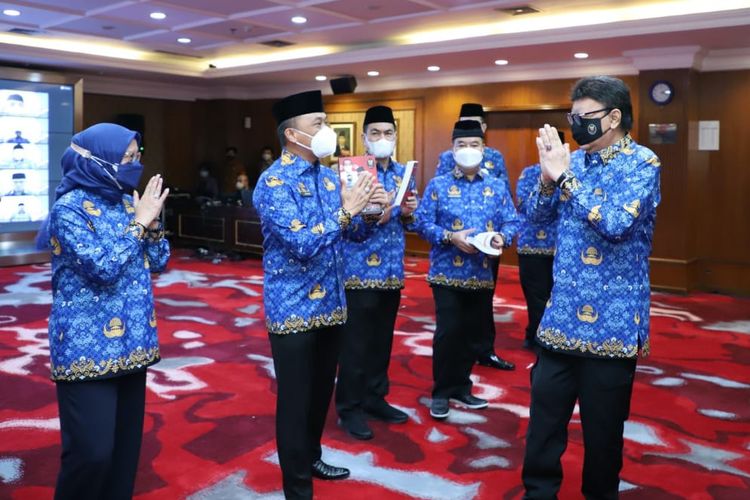 Wow, Nyaris Rp1 M Tiap Orang! Menteri Keuangan Teken Fasilitas Kendaraan Bagi PNS Kategori Ini, Dapat Mobil dan Motor Listrik Gratis?