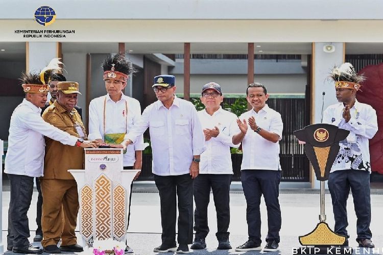 Telan Biaya Rp671,54 Miliar, Jokowi Berhasil Resmikan Bandara Douw Aturure di Papua