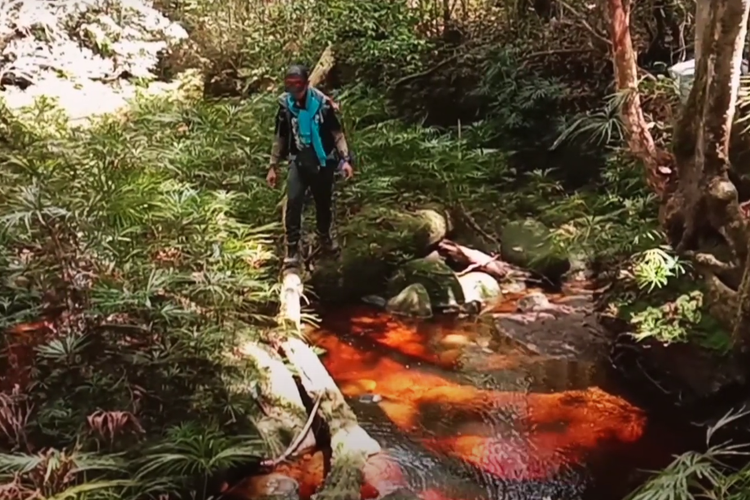 Warna Airnya Merah, Sungai Marak di Gunung Beriun Kalimantan Timur Ini Tetap Jernih, Apakah Bisa Diminum?
