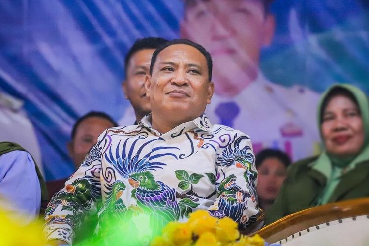 Innalillahi, Bupati Halmahera Selatan Meninggal Dunia saat Main Bola, Badannya Tiba-tiba Ambruk di Lapangan