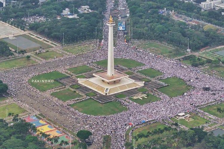 Merinding! Bak Lautan Manusia, Monas Dipadati oleh Ribuan Orang yang Menyuarakan Aksi Bela Palestina