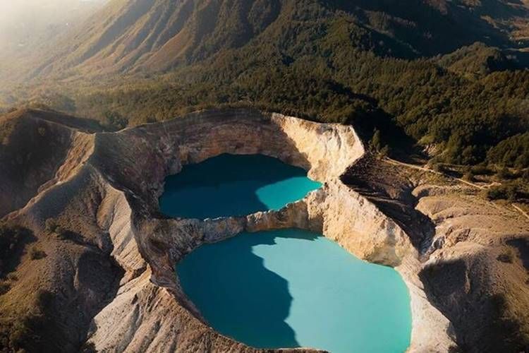 Sumbang Pendapatan Rp1,9 Miliar ke Negara, Danau Kelimutu di NTT Suguhkan Pesona Keindahan Tiga Warna