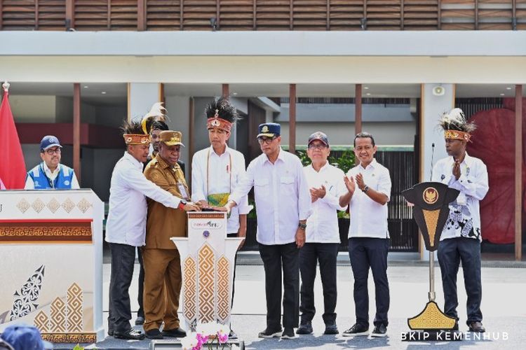 Satu Tungku Tiga Batu, Usungan Desain Bandara Papua yang Baru Diresmikan Presiden Jokowi Ini Simbolkan Masyarakat Kabupaten Fakfak Hidup Rukun
