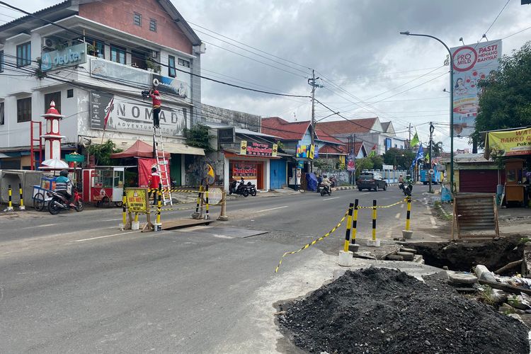 Biang Kemacetan, Limbah Proyek Drainase di Flyover Lempuyangan Bikin Kesel Pengguna Jalan