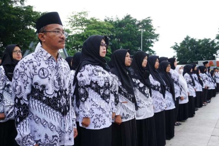 Wow! Gaji Guru PNS Makin Tinggi? Cek Nominalnya setelah Adanya Kenaikan di 2024 Mendatang, Bisa Tembus Rp6,3 Juta