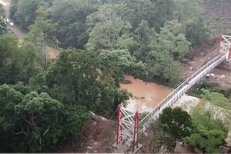 Buka 5 Desa Terisolir, Jembatan Gantung di Kab Banjar Kalimantan Selatan Sepanjang 80 Meter Bikin Warga Tidak Perlu Lagi Andalkan Rakit Bambu