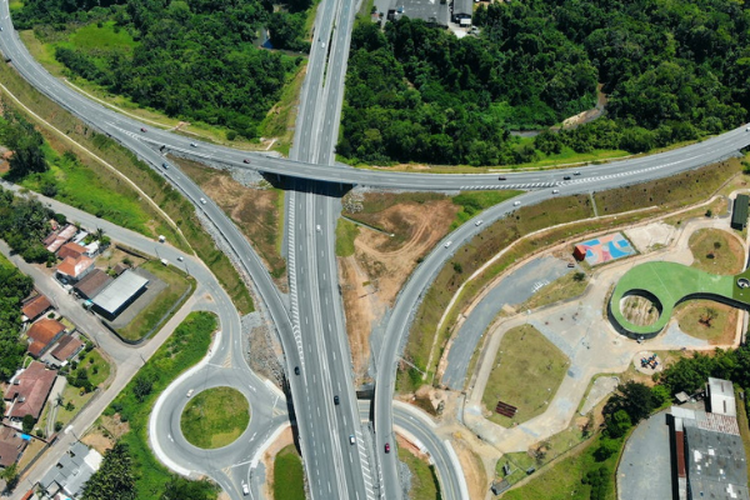 Telah Rampung 2021, Flyover Senilai Rp1,6 Triliun di Surabaya Ini Materialnya Didatangkan dari Prancis, Tapi…