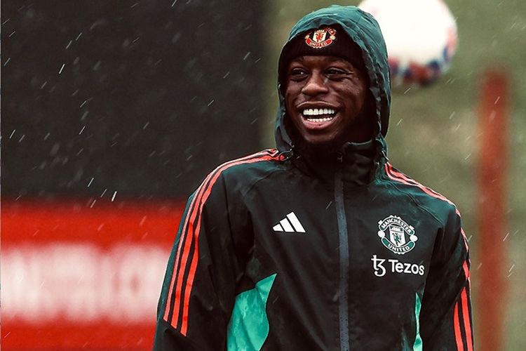 Kejutan! Inter Milan Berniat Tukar Guling Denzel Dumfries dengan Aaron Wan-Bissaka, Manchester United Setuju?