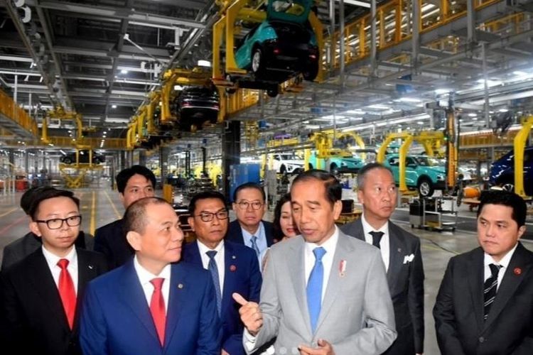Kunker ke Vietnam, Presiden Jokowi Ajak Pengusaha Investasi di IKN hingga Pamerkan Potensi Pasar Karbon Indonesia Senilai Rp3,1 Kuadriliun