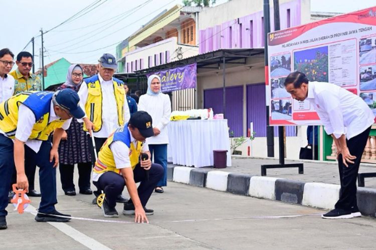 Ditengok Jokowi, Jalan ‘Jeglongan Seribu’ di Sragen Jawa Tengah Bakal Mulus Berlapis Rigid Beton Berkat Paket Dana Jumbo Sebesar Rp204 Miliar