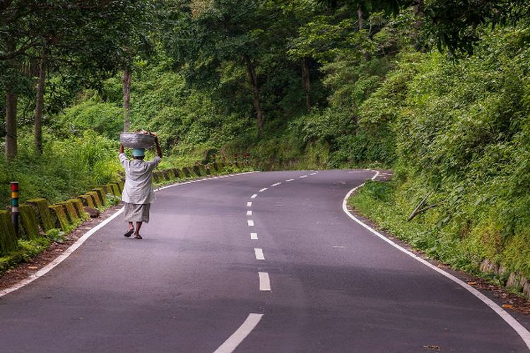 Sawit Busuk Gegara Tersendat Jalan Rusak, Jalan Daerah di Penajam Paser Utara Kalimantan Timur Kini Mulus Berkat Sokongan Dana Spesial, Biayanya…