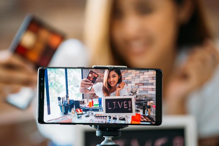 Persaingan Sengit E-Commerce di Akhir 2023, Siapa yang Menjadi Pilihan Mayoritas Brand Lokal dan UMKM?