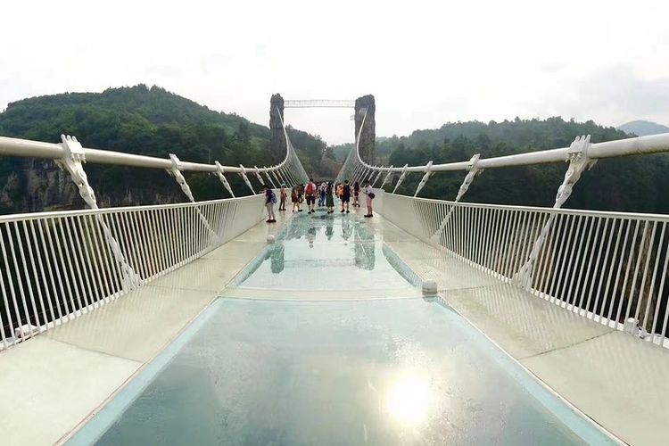 Habis Rp15,7 Miliar, Jembatan Kaca Seruni Point Bromo di Jawa Timur Diklaim Tahan Beban 100 Orang Berkat Gunakan Teknologi Suspended, Ada Sensornya?