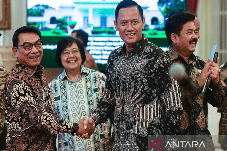Pertanda Damai? AHY dan Moeldoko Berjabat Tangan di Istana Negara Jelang Rapat Paripurna
