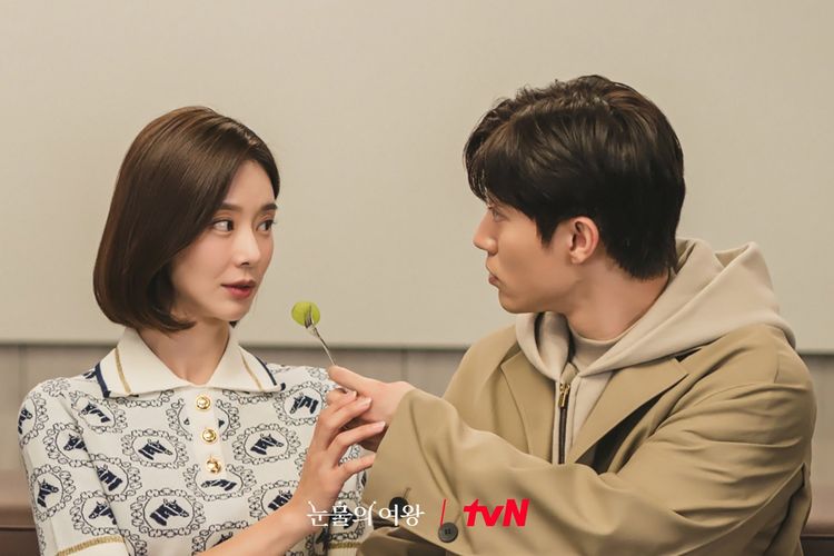 Drama Queen of Tears Merilis Potongan Gambar Kwak Dong Yeon dan Lee Joo Bin Pamer Chemistry sebagai Pasangan Bahagia