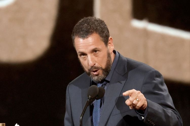 Komedian Adam Sandler Bintangi Drama Fiksi Ilmiah Netflix yang Berjudul ‘Spaceman’