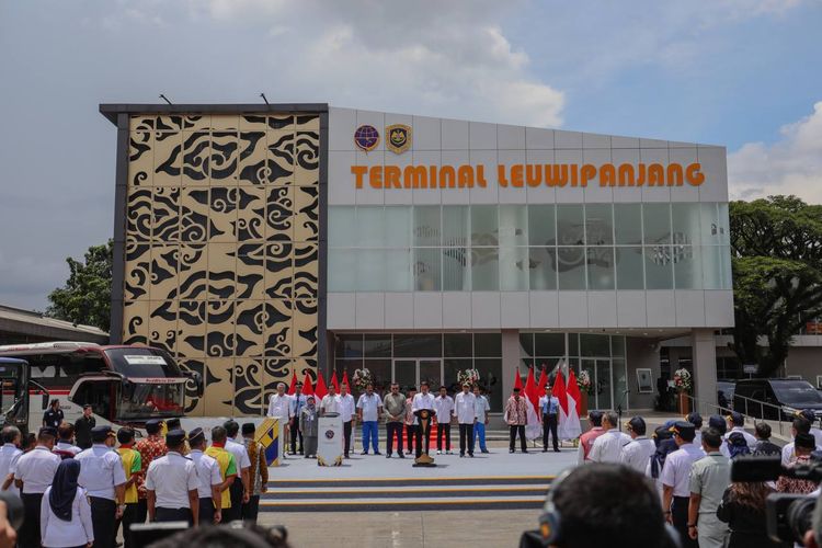 Telan Anggaran Rp70 Miliar, Terminal yang Baru Diresmikan di Kota Bandung Ini Punya Desain Keren Bermotif Batik, Luas Areanya…
