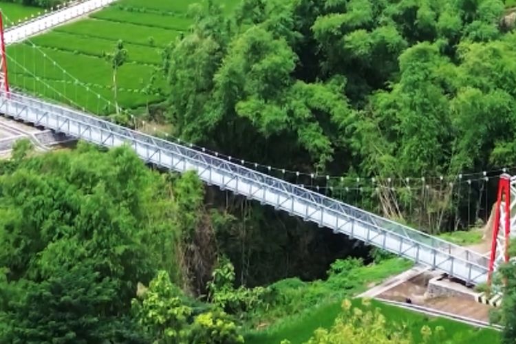 Ikat Anggaran Rp10,78 Triliun, Jembatan Gantung di Magetan Jawa Timur Dibangun Megah Sepanjang 80 Meter Lintasi Jurang Pemisah