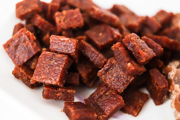 Wajib Tahu! Inilah Beberapa Snack Terbaik untuk Melatih Anjingmu, Ada Buah-Buahan?