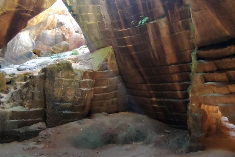 Warga Tuban Geger! Muncul Istana Berpahat Megah Dari Bawah Tanah Jawa Timur Sebelum Gempa Bumi, Peninggalan Majapahit?