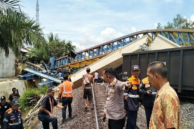 Memakan Dana Rp85 Miliar, Proyek Jalan Layang di Bantaian Sumsel Ini Malah Ambruk Hingga Menimpa Kereta yang Melintas
