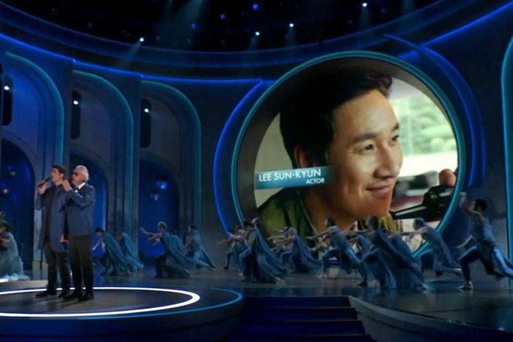 Mendiang Lee Sun Kyun Menerima Penghormatan di Academy Awards dalam Segmen ‘In Memoriam’