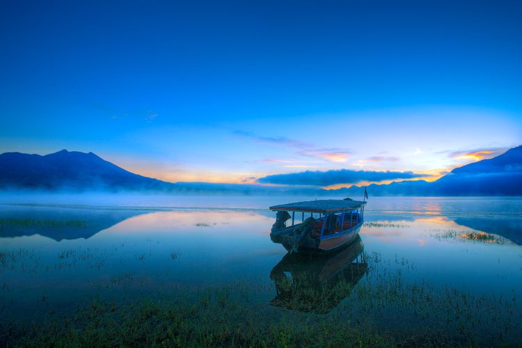 Hidden Gem di Atas Awan, Danau Tercantik Jawa Barat Lokasinya 1 Jam dari Kuningan